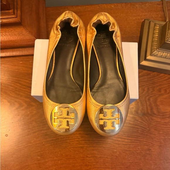 Tory Burch Gold Minnie Reva Scrunch Back Leather Flats Size 6 MSRP $228 - Picture 4 of 11